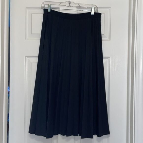Alfred Dunner Black Pleated Pull On Midi Skirt - Picture 3 of 6